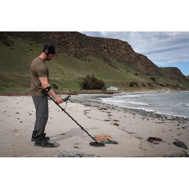 MINELAB EQUINOX 900 METAL DETECTOR PROMO